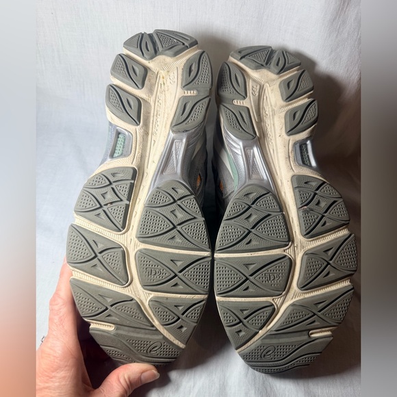 EUC Men’s Asics Athletic Shoes - Picture 11 of 11